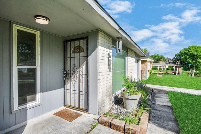 Building Photo - 12610 Chiswick Rd