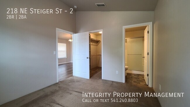 Building Photo - 218 NE Steiger St