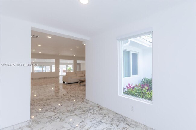 Building Photo - 1690 Daytonia Rd