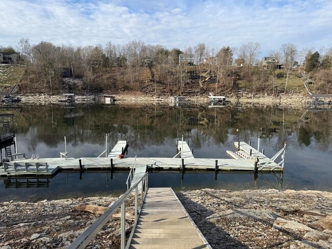 Building Photo - 304 Persimmon Way