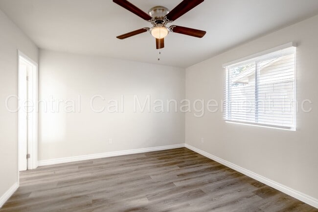 Building Photo - 541 Walker St