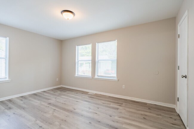 Building Photo - 600-635 Hilltop Dr-HT 2-Story 2bd/1ba
