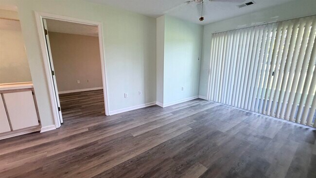 Building Photo - 619 Waterway Village Blvd