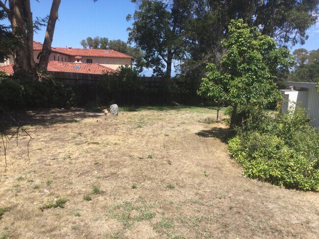 Building Photo - 55 Del Monte Dr