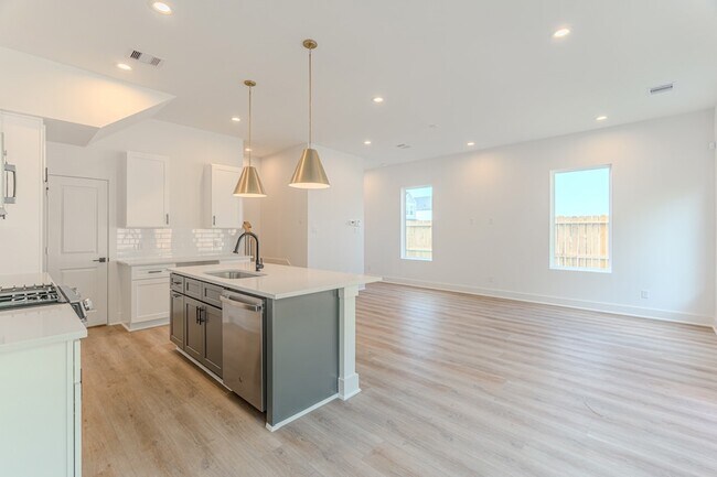 Building Photo - 7628 Inwood Hls Ln