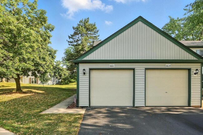 Building Photo - 2621 Wingate Ct