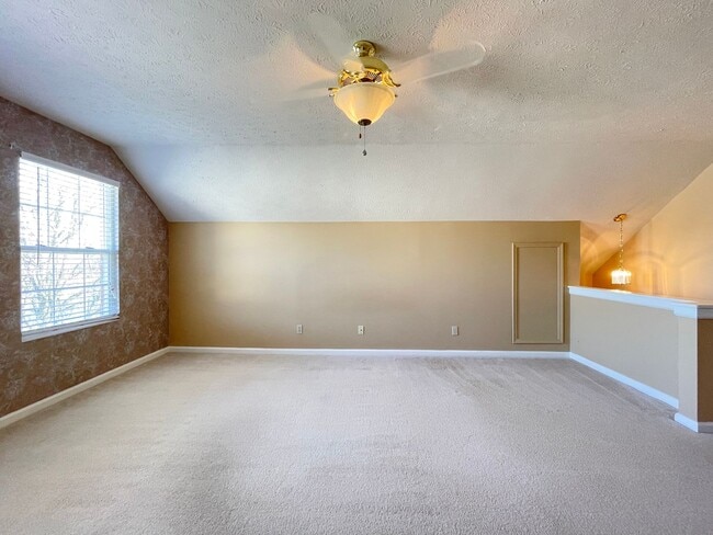 Building Photo - Near Local Shops and Restaurants