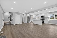 Building Photo - 2403 Kingsway Rd