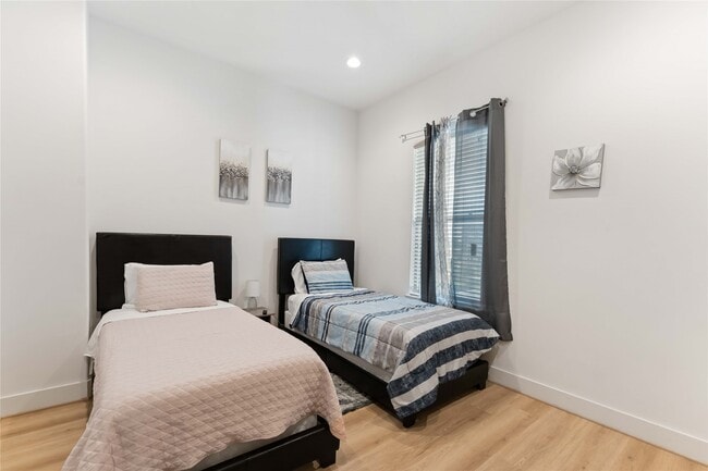 Building Photo - 2341 Eagle St