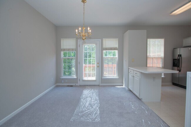 Building Photo - 2 Bedroom 2.5 Bath with Lake View in Morrisville, NC!