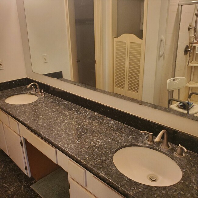 Building Photo - 726 Country Pl Dr