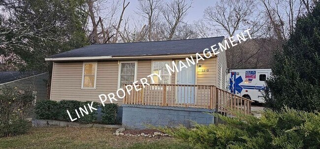 Building Photo - 2310 N Chamberlain Ave