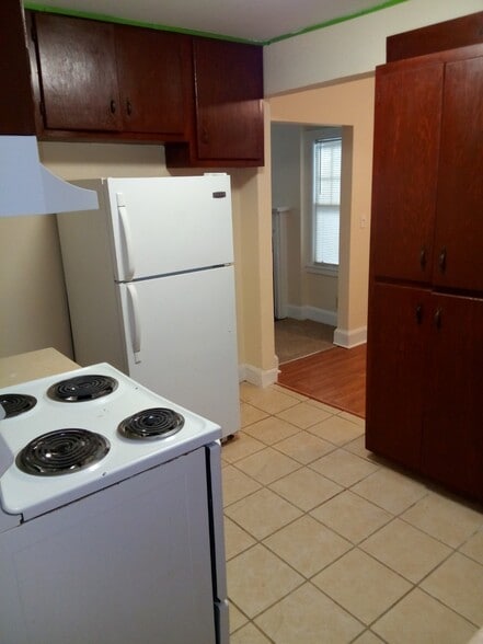 Building Photo - 2723 Memorial Dr SE