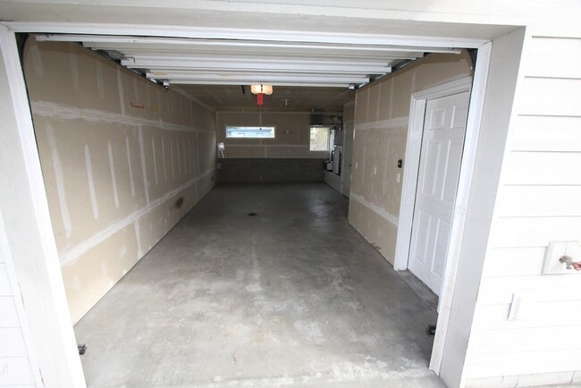 Building Photo - 2 Bedroom Condo near Downtown Anchorage!