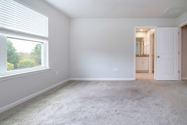 Building Photo - Stunning 3 Bed Townhouse for Rent in Lakewood Ranch! Spacious, Modern, and Move-In Ready!