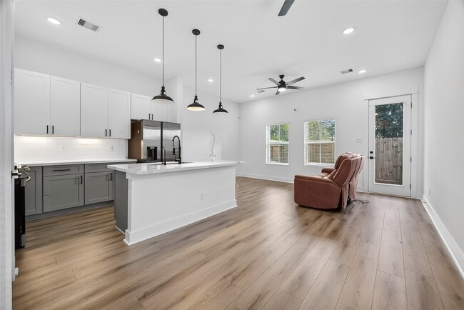 Building Photo - 314 Neyland St