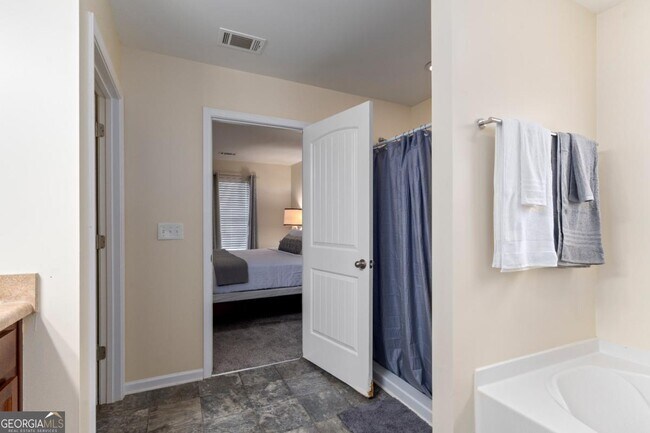 Building Photo - 2896 S Hills