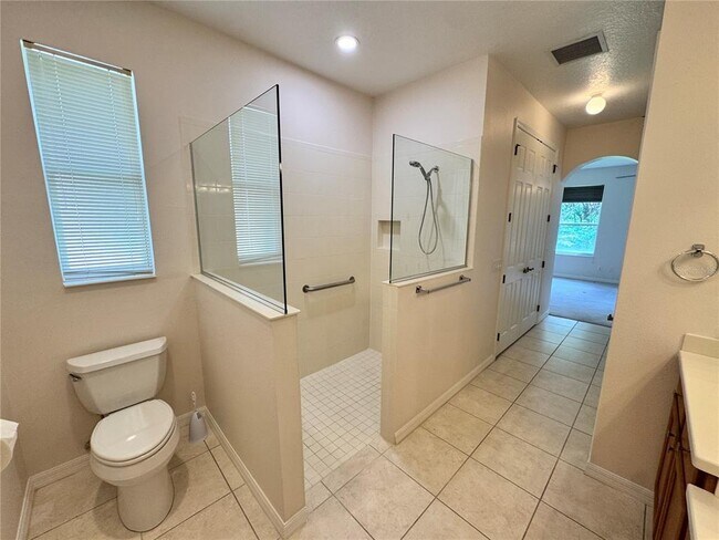 Building Photo - 20634 Queen Alexandra Dr