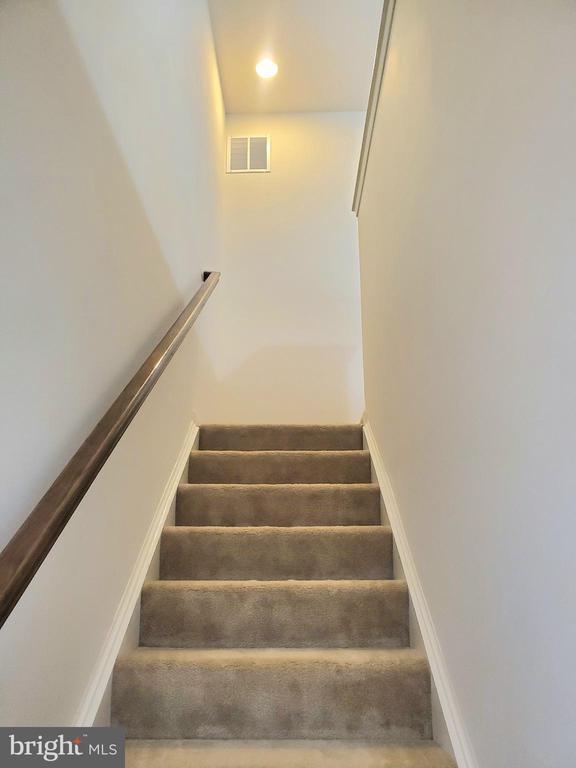 Building Photo - 135 Prado Ln