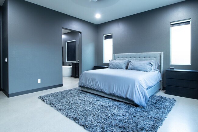 Building Photo - 14144 W Smoketree Dr