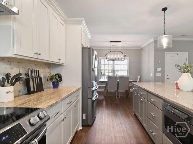 Building Photo - 206 Boulder Ct