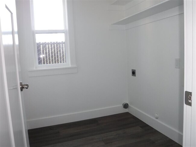 Building Photo - 813 Shasta St