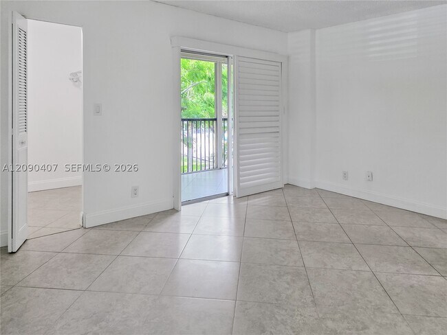 Building Photo - 2212 S Cypress Bend Dr