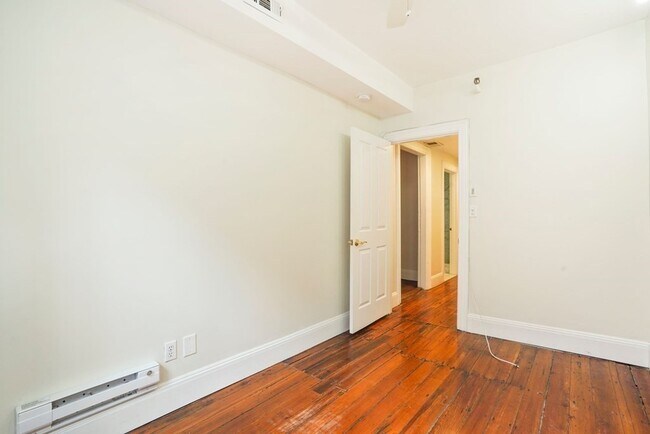 Building Photo - 296 Marlborough St
