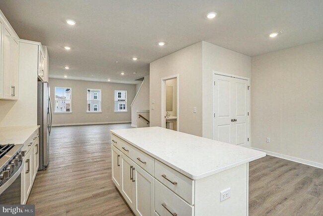 Building Photo - 708 Platinum Dr