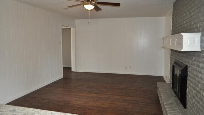 Building Photo - 2232 Shady Brook Dr
