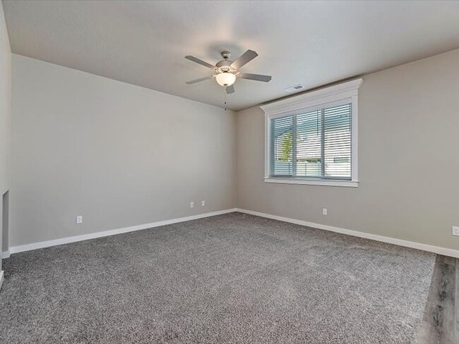 Building Photo - Must See!  Ready to move in! 4 bedroom, 2 bath home available in Verado with landscaping Included!
