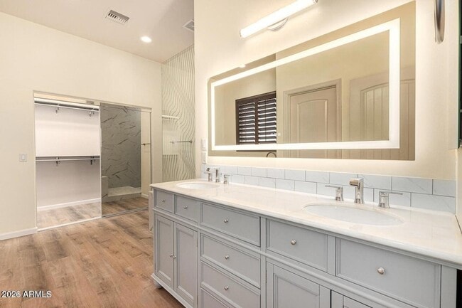 Building Photo - 1415 W Lavitt Ln