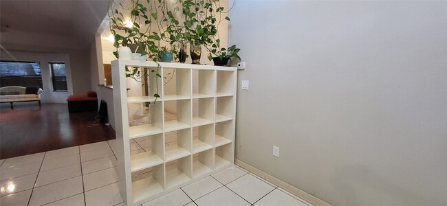 Building Photo - 9734 La Vista Dr