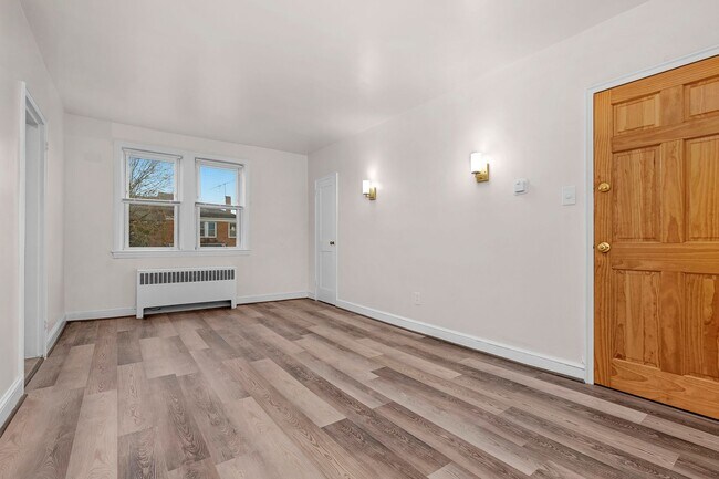 Primary Photo - 3706 W Franklin St