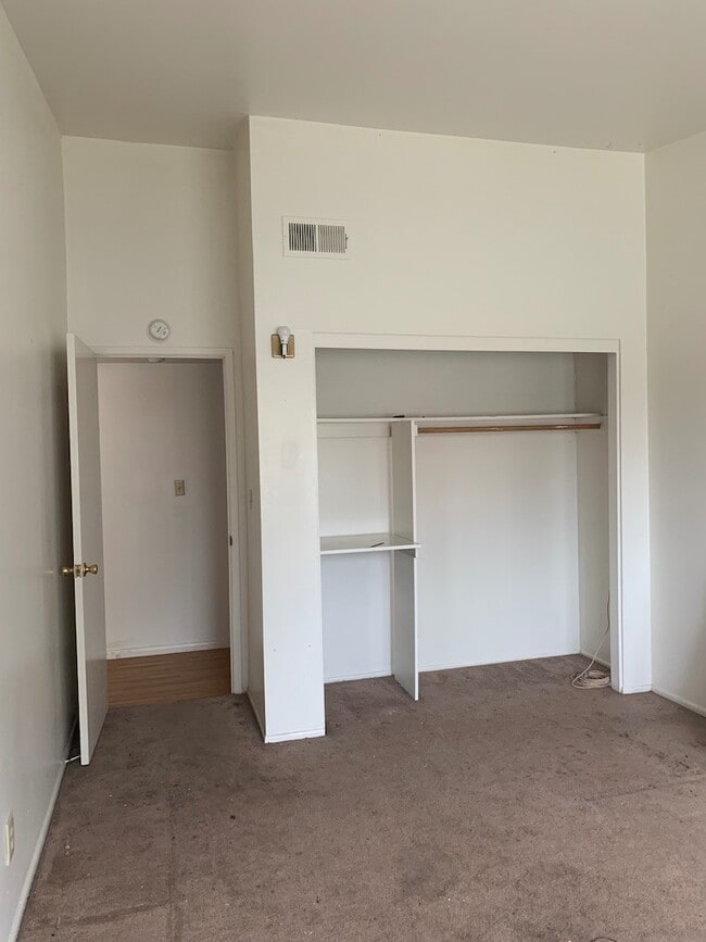 Building Photo - 925 Camino Lindo