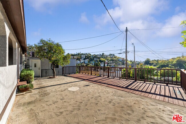 Building Photo - 2723 Ballard St