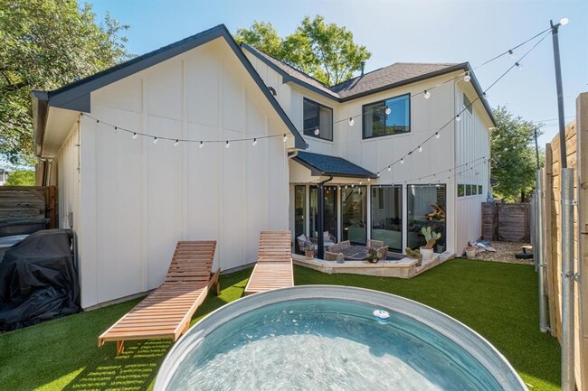 Building Photo - 4400 Jinx Ave
