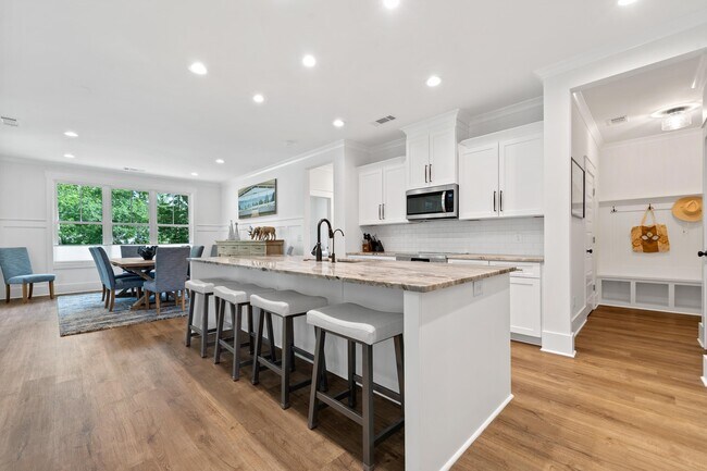 Building Photo - 1100 Hidden Hills Cir