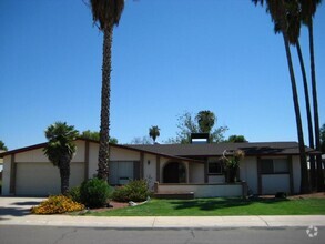 Building Photo - Tempe 4 Bed 2 Bath Includes Pool & Landsca...