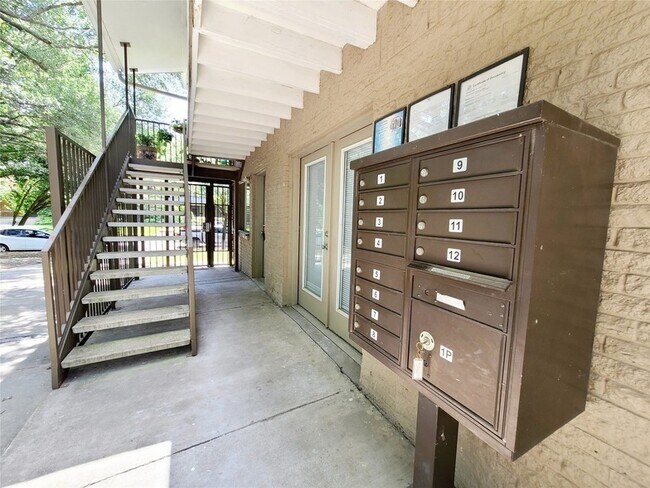 Building Photo - 4931 Junius St