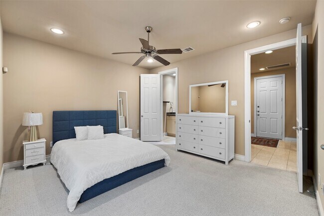 Building Photo - 9125 Harbor Hills Dr