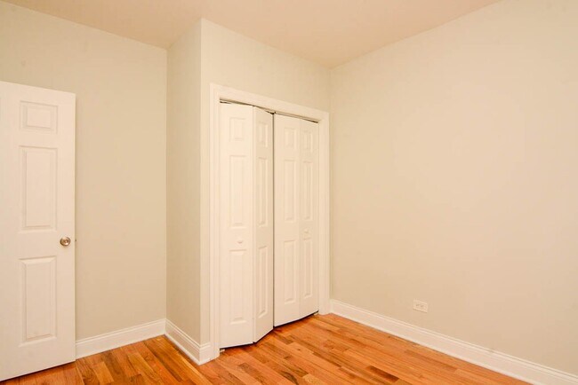 Building Photo - 6265 W Cornelia Ave