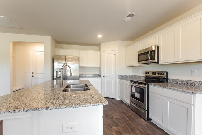 Building Photo - 138 King Buck Dr