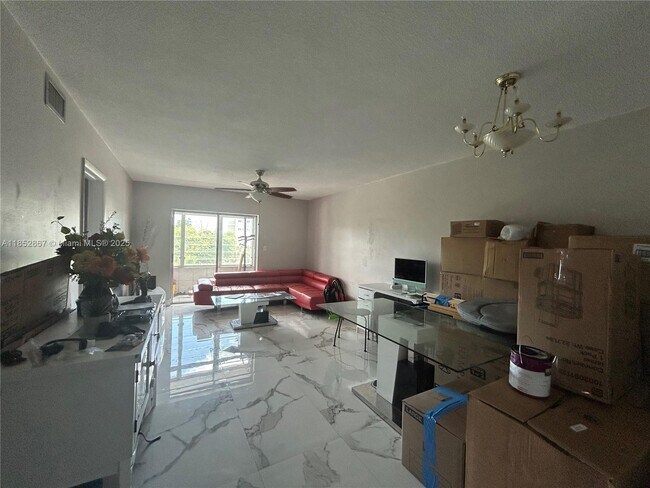 Building Photo - 120 Royal Palm Rd