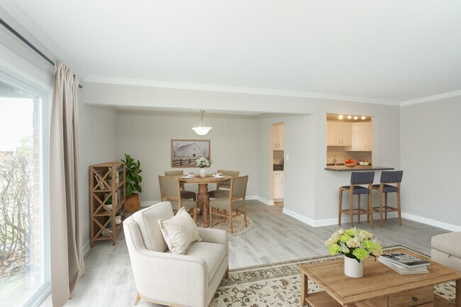 Building Photo - 4250 W Lake Ave