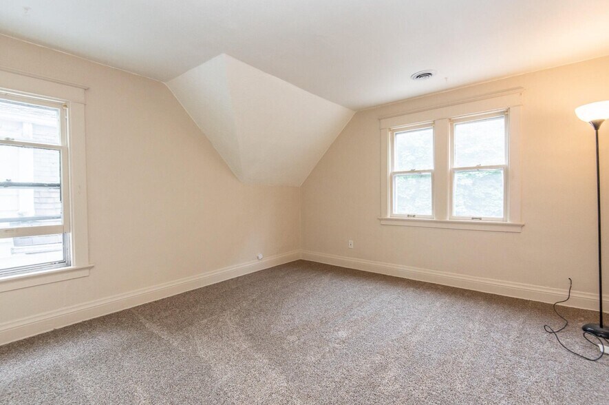 Building Photo - 3374 S Indiana Ave