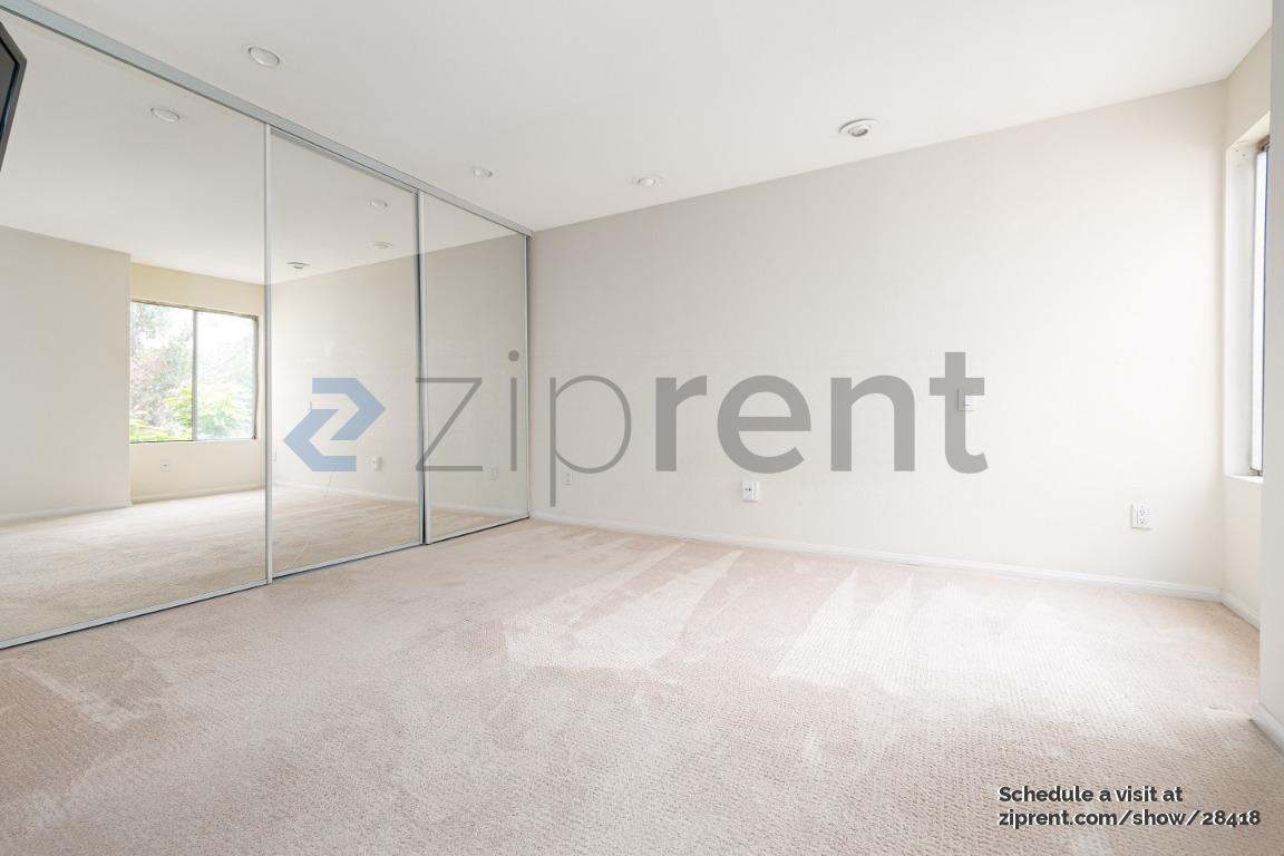 Building Photo - Unit 226