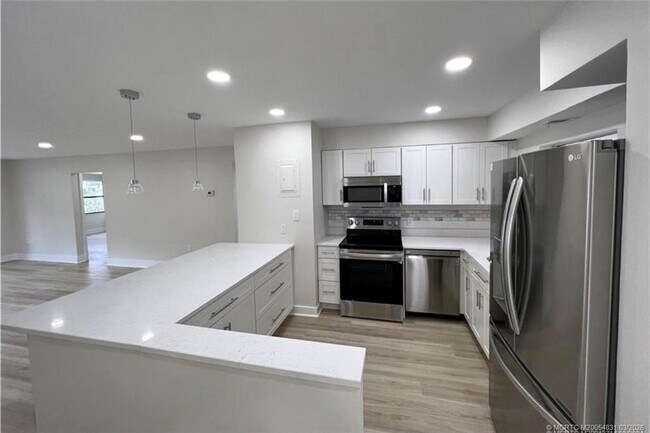 Building Photo - 1950 SW Palm City Rd