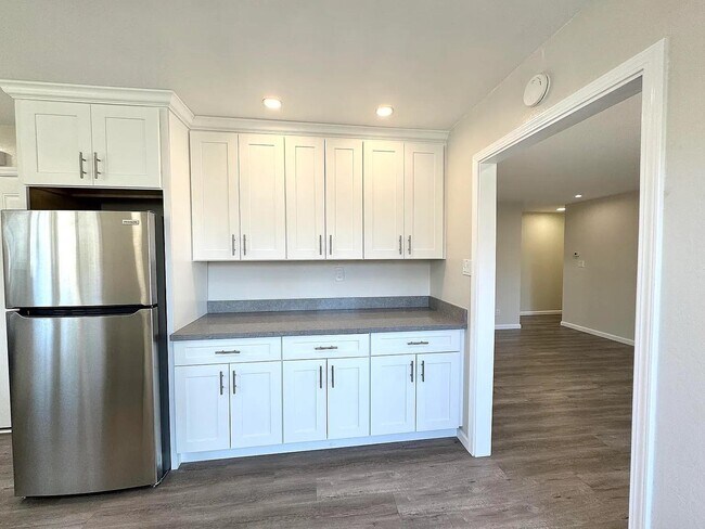Building Photo - 908 Live Oak Dr