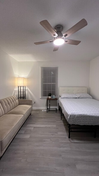 Building Photo - 301 Winners Cir S